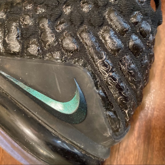 Lebron James XVII Nike Basketball Shoes - Picture 4 of 11